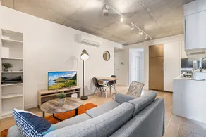 Comfy 2-Bed Balcony Unit near Chapel St - Image 5