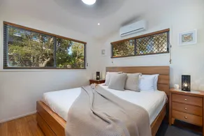 Delightful Dicky Beach Holiday House - Image 4