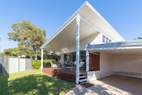 Delightful Dicky Beach Holiday House - Image 5