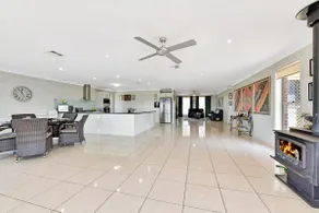 Noble Willow Estate Lovedale. Super Spacious, with views and pool - Image 2