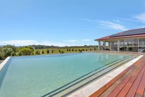 Noble Willow Estate Lovedale. Super Spacious, with views and pool - Image 5