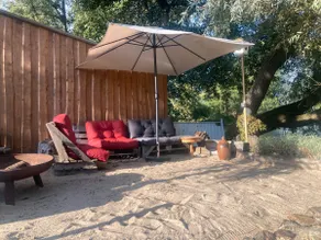 Vacation home by the lake - Image 2