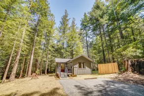 Peaceful Mendocino Cottage Surrounded By Redwoods - Image 3