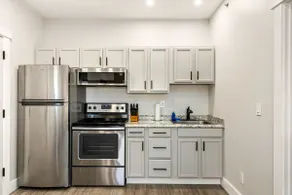 Downtown One Bedroom Apartment Fully Furnished - Image 5