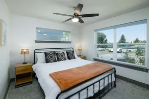 Modern home w/garage converted game room! - Image 4