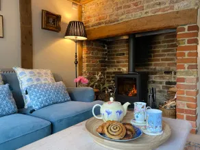 Otter's Hatch | A Coaste Home - Cosy Tudor Cottage - Image 2