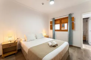La Graciosita · Coastal Escape by Bayside - Image 4
