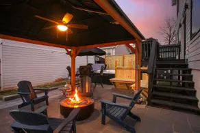 New Hot Tub, Spacious, Near Downtown - Image 2