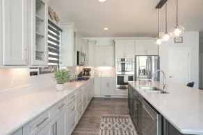 New Hot Tub, Spacious, Near Downtown - Image 5