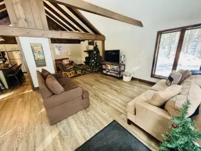 Updated Chalet. Minutes from Mt, Lakes and Golf. - Image 5