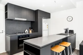 Close to UQ + Carpark, Modern 1BR Apt w/Views - Image 5
