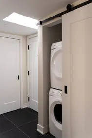 Luxurious Old Montreal Pl. Royale 401 Apartment - Image 2