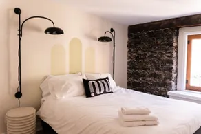 Luxurious Old Montreal Pl. Royale 401 Apartment - Image 4