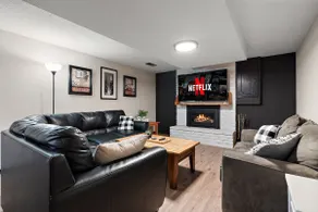 King Beds, Sleeps 11, *Entertainment Included!* - Image 3