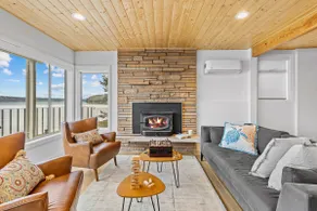 Vashon Waterfront Getaway: Pet & Family Friendly! - Image 3