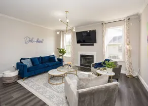Modern, Spacious & Great Location - Image 4
