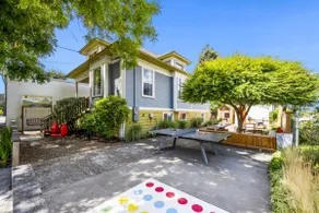 Ideally Located, Modern & Artistic Large House - Image 3