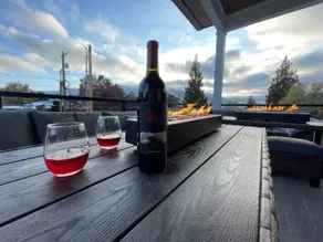 Wine Country - Lake Chelan - Heated Saltwater Pool- Fire Pits -Walkable - Image 5