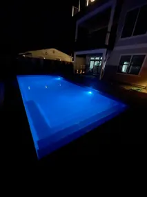 Wine Country - Lake Chelan - Heated Saltwater Pool- Fire Pits -Walkable - Image 2
