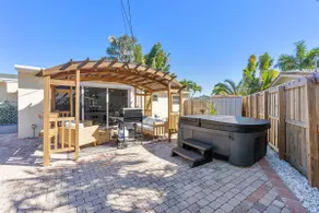 10 min 2 beach Hot Tub Pool Table FirePit Sleeps 8 - Image 3