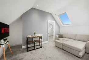 BridgeCity Spacious 1 bed flat Maidstone Free Parking - Image 2