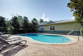 Cute little Cottage! Perfect Getaway! 2 Pools! SLEEPS 4! - Image 4