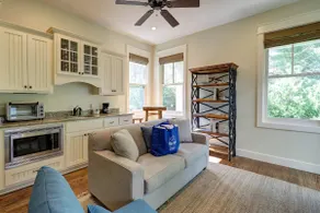 Cute little Cottage! Perfect Getaway! 2 Pools! SLEEPS 4! - Image 5
