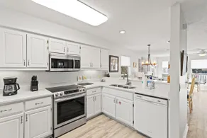 Vacation in This Gorgeous 2-Story Home! 3 BR 3 BA! Sleeps 8! - Image 4