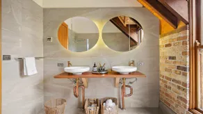 Romantic, Secluded Retreat With Amazing Views - Image 4