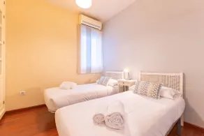 Modern and bright apartment in the heart of Triana - Image 3