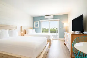 Rare Gem! 4 Units, Free Parking, Pool + Breakfast! - Image 2