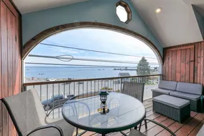 Penthouse at the Beach. Balcony with Water Views - Image 5