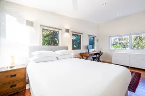 Delightful 4-Bed Home near Centennial Park - Image 2