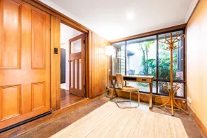 Delightful 4-Bed Home near Centennial Park - Image 5