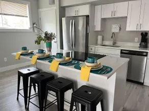 Sky Deck Penthouse Condo, Walk to Beach and Pier - Image 4
