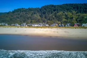 Oceanfront-Private Beach Access! Totem House - Image 3