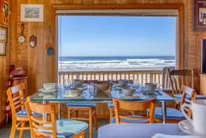 Oceanfront-Private Beach Access! Totem House - Image 4