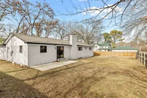 Spacious 3 BR home – walk to downtown & JBU - Image 2
