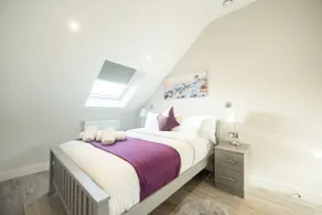 Luxury 2 Bed, 2 Bath Apartment with Parking - Image 3