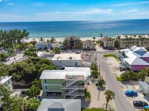 Family Tides – AMI Two-Unit Retreat w/ Pool, Rooftop Deck & Gulf/Bay Views - Image 3
