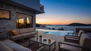 Villa Ramarin with infinity heated pool, jacuzzi and sauna by the sea in Rogoznica - Image 4