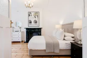 Oasis - Luxe living, with pool / walk to cafes - Image 3