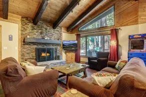 Willow's Hideaway - Pet Friendly Cozy Cabin! - Image 4