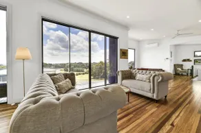 The Entertainer - 5 Bed 5 Bath, 3 Storey Retreat - Image 3