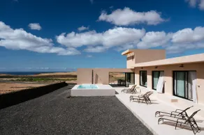 Essea Living Tindaya with heated pool - Image 2