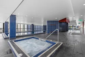 Stunning River View 2-Bed with Pool, Sauna and Gym - Image 4