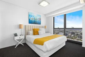 Stunning River View 2-Bed with Pool, Sauna and Gym - Image 2