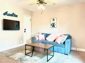 Dolly Vibes! Central ATX Queen 1B+Sofa Bed+Parkin - Image 3