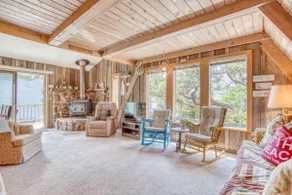 Cozy and Quiet Wood Lined Charm in Tierra Del Mar! Sister’s Beach Retreat - Image 2