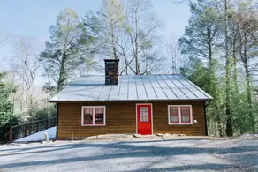 Secluded Cabin Escape with Fire Pit & Scenic Views - Image 4